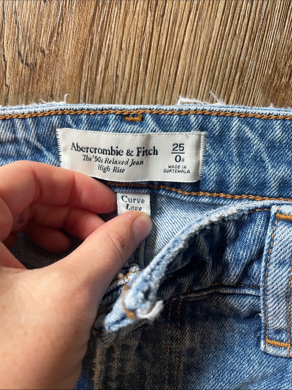 Abercrombie & Fitch Light Wash High-Rise '90s Relaxed Jeans curve love size 25